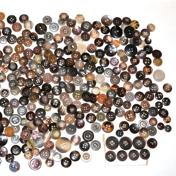 Variety estate bulk buttons lot, some vintage oyster shell / marbled look 323pcs - Picture 2 of 10